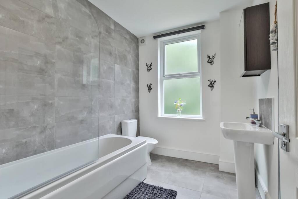 Refurbished Plush Property Great Transport Links Sheffield Eksteriør billede